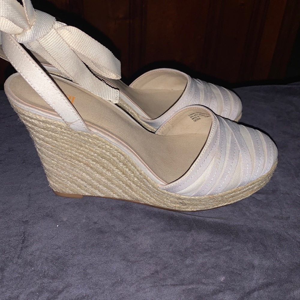 Used shoes! Used shoes!